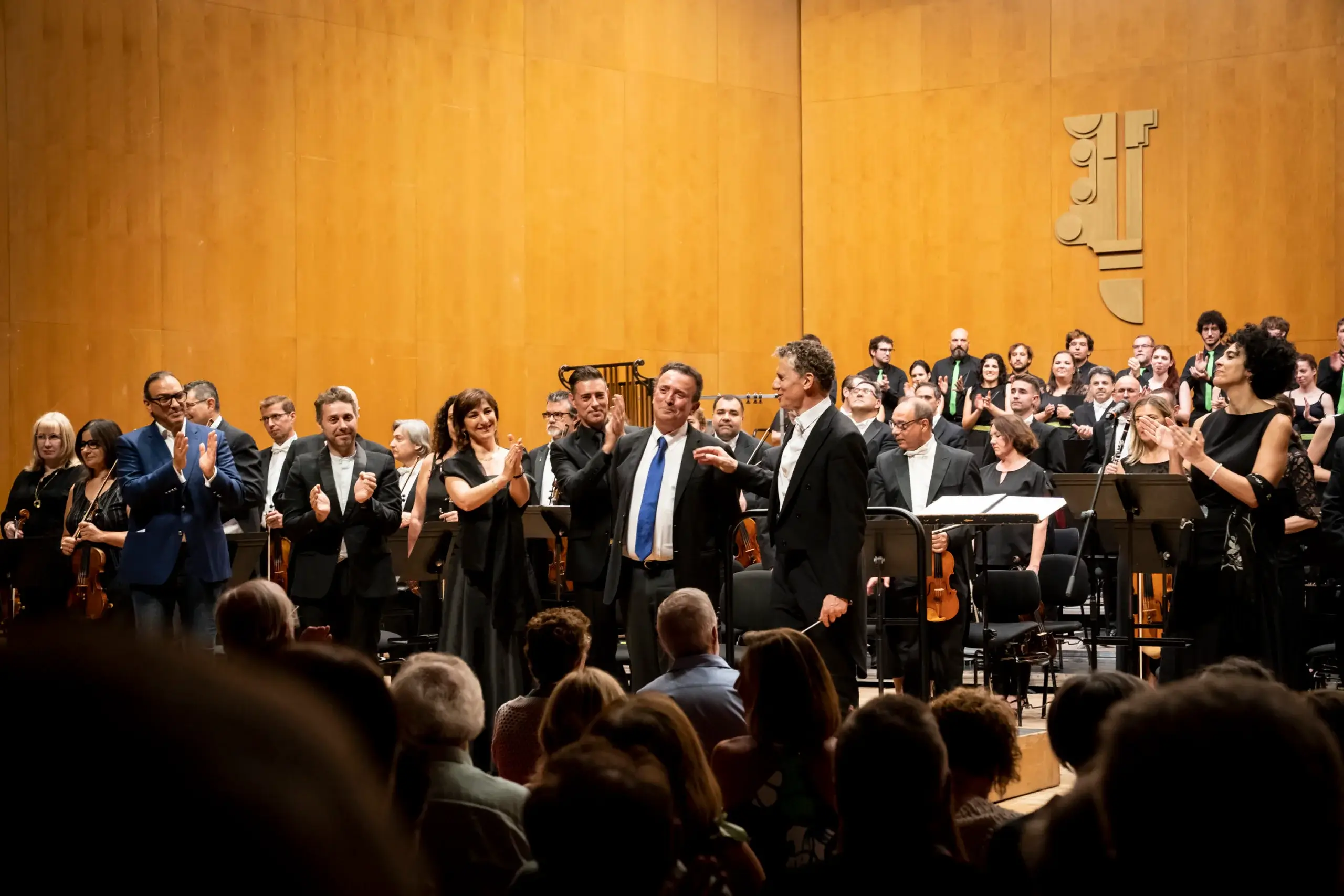 Ricardo Llorca Premieres Cantata “Oficio de Caminantes”